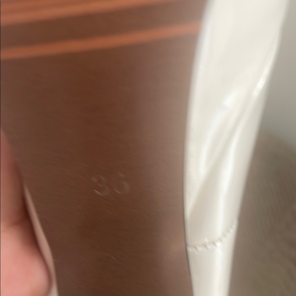 White Platform Pumps with Pointed Toe and Glossy Finish - Picture 6 of 7